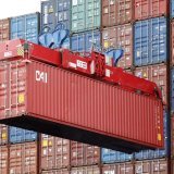 Les importations ont baissé de 1,7% par rapport à mars, totalisant 112 milliards d'euros. (AP Photo/Kai-Uwe Knoth)